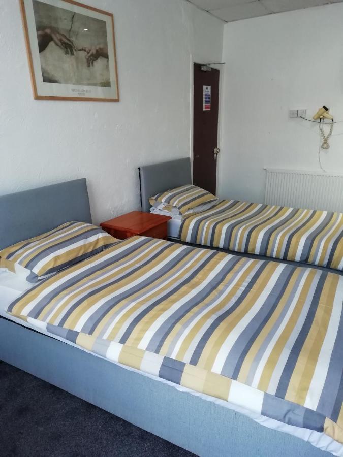 Bed & Breakfast White